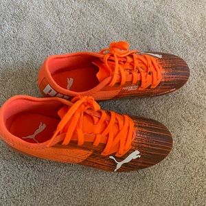 Puma kids soccer shoes size 2.5